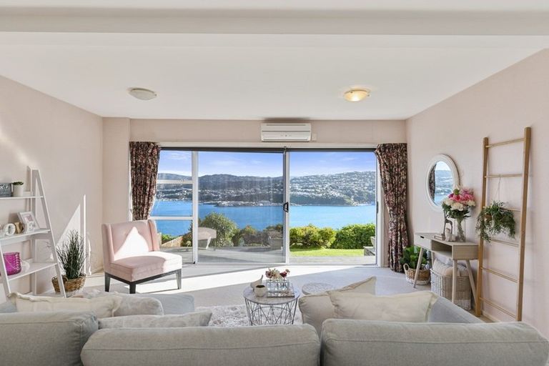 Photo of property in 133 Akaroa Drive, Maupuia, Wellington, 6022