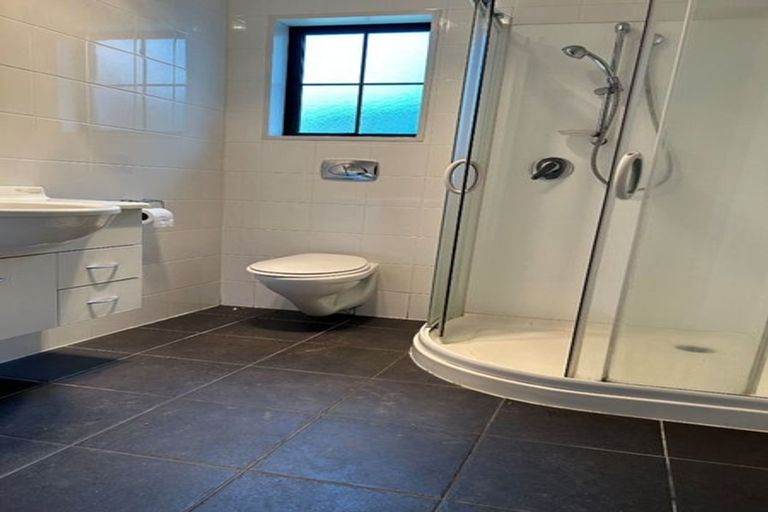 Photo of property in 5 Broadfell Avenue, Avonhead, Christchurch, 8042