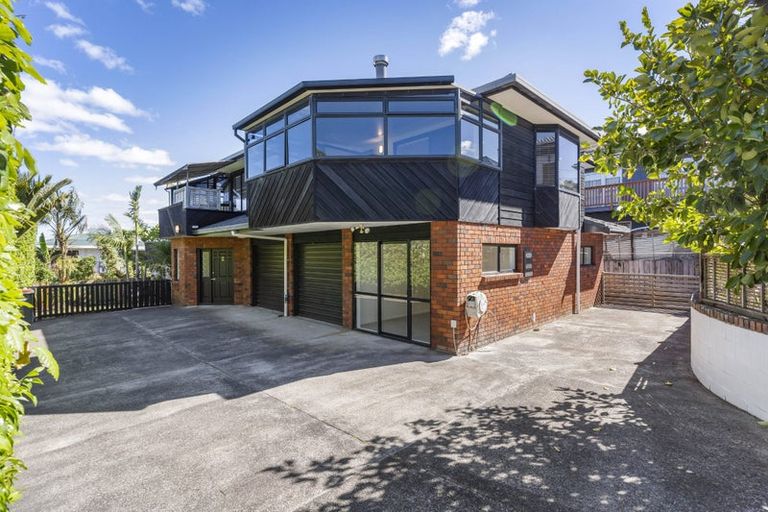 Photo of property in 2/7 Orchard Road, Browns Bay, Auckland, 0630