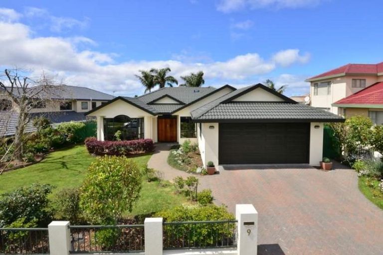 Photo of property in 9 Rosetti Rise, West Harbour, Auckland, 0618