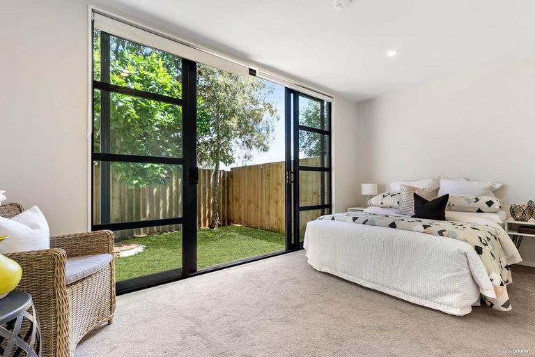 Photo of property in 1/69 Lake Road, Devonport, Auckland, 0624