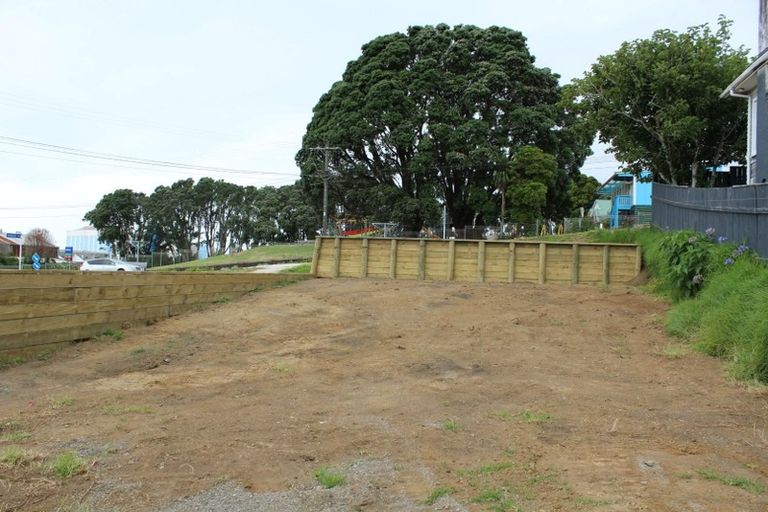 Photo of property in 38 Pioneer Road, Moturoa, New Plymouth, 4310