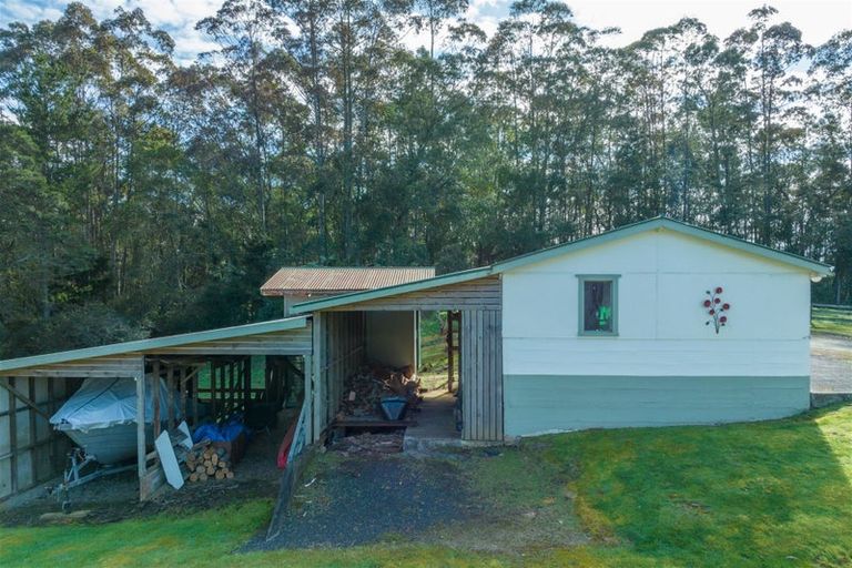 Photo of property in 1 Domain Road, Kawakawa, 0210