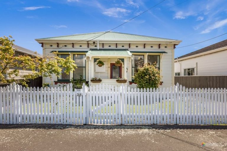 Photo of property in 25 Plunket Avenue, Petone, Lower Hutt, 5012