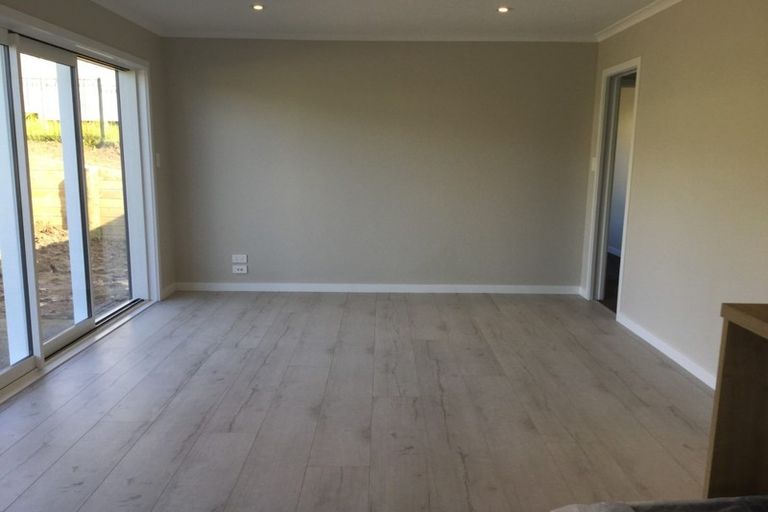 Photo of property in 20 Ridgeview Close, Red Beach, 0932