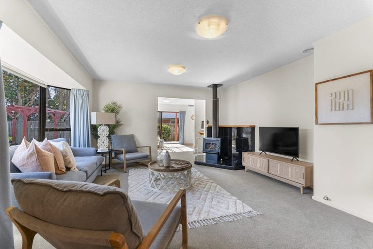 Photo of property in 137 Govett Avenue, Frankleigh Park, New Plymouth, 4310