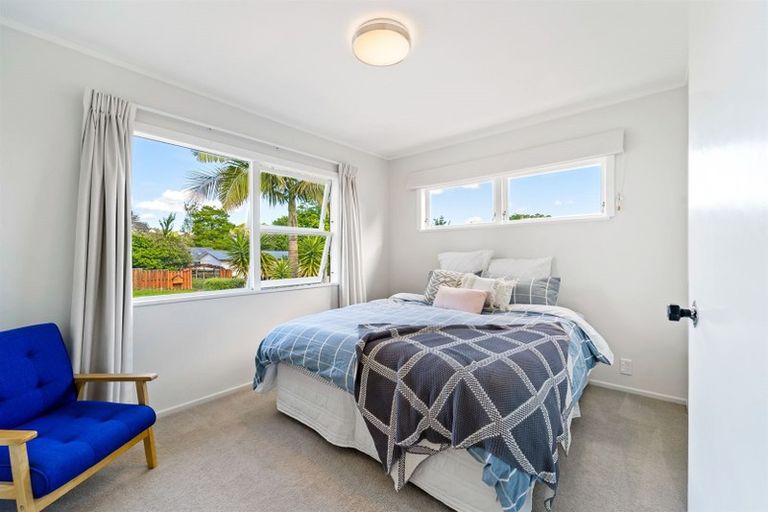 Photo of property in 70 Blakeborough Drive, Forrest Hill, Auckland, 0620