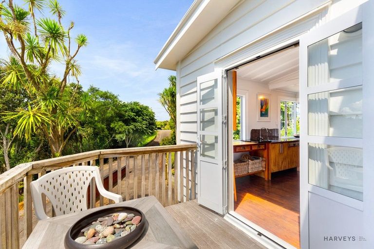 Photo of property in 49 West Lynn Road, Titirangi, Auckland, 0604