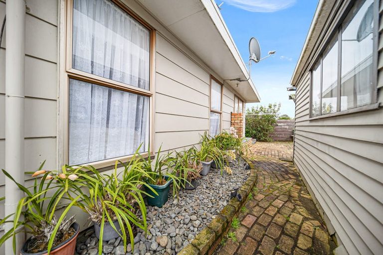 Photo of property in 40 Mckinstry Avenue, Mangere East, Auckland, 2024