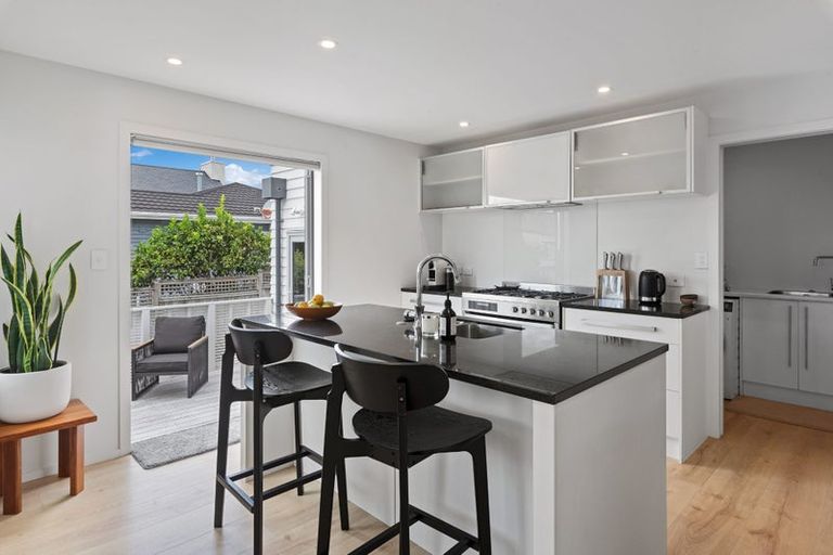 Photo of property in 1/18 Ridge Road, Waiake, Auckland, 0630