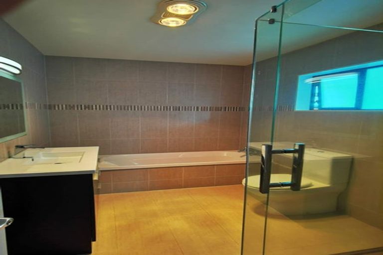 Photo of property in 3a Mcleod Road, Henderson, Auckland, 0612