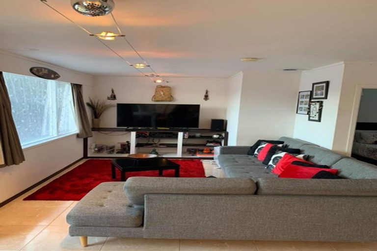 Photo of property in 2/91 Verran Road, Birkenhead, Auckland, 0626