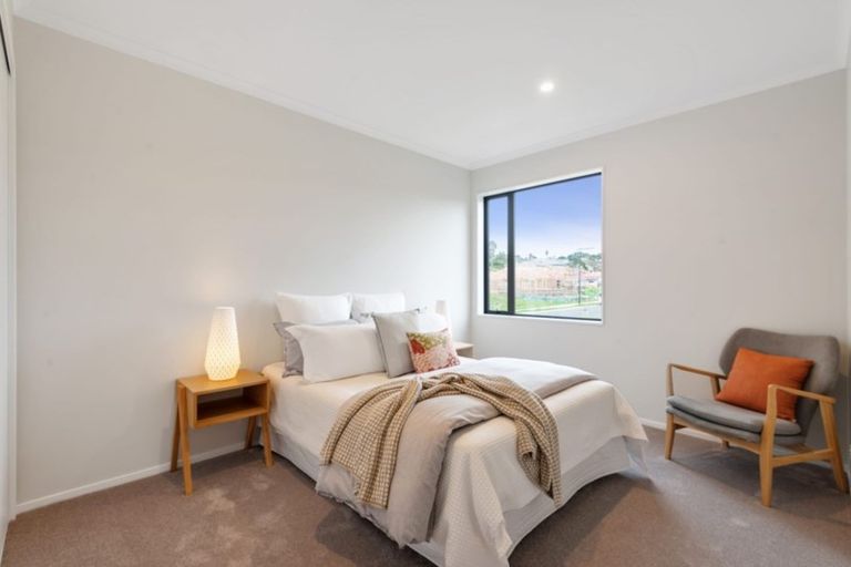 Photo of property in 30 Owen Chapman Drive, Red Beach, 0932