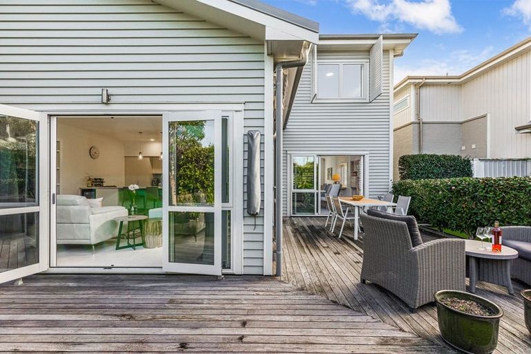 Photo of property in 18 Kensington Drive, Orewa, 0931