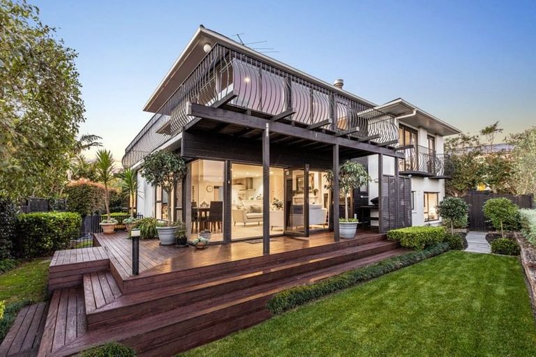 Photo of property in 1/4a Beresford Street, Bayswater, Auckland, 0622