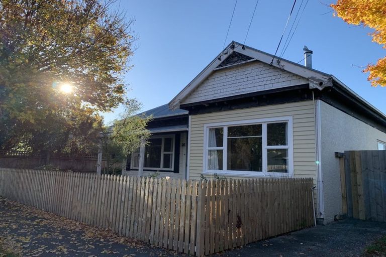 Photo of property in 32 Olliviers Road, Phillipstown, Christchurch, 8011
