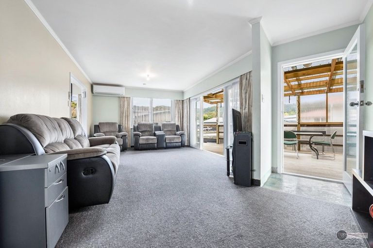 Photo of property in 8 Mimihau Grove, Wainuiomata, Lower Hutt, 5014