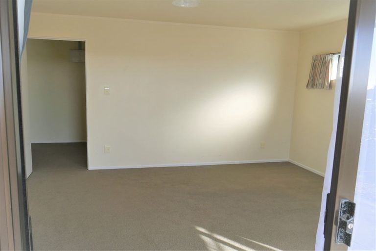 Photo of property in 16 Orewa Heights Crescent, Orewa, 0931
