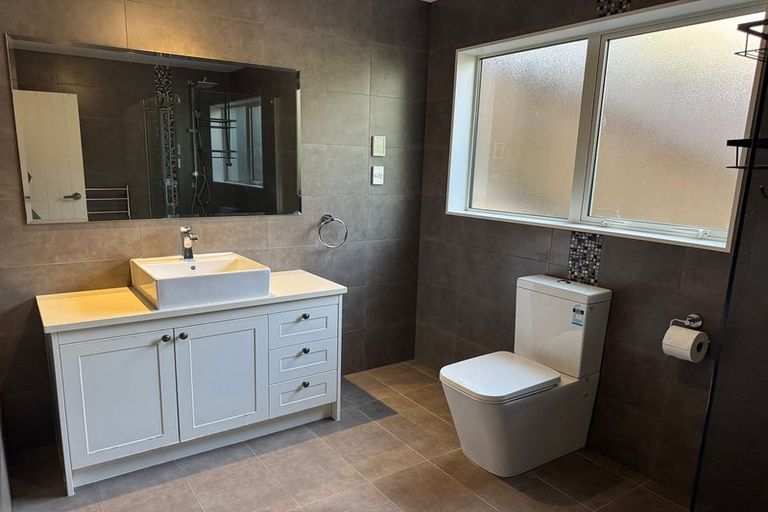 Photo of property in 37 Charles Dickens Drive, Mellons Bay, Auckland, 2014