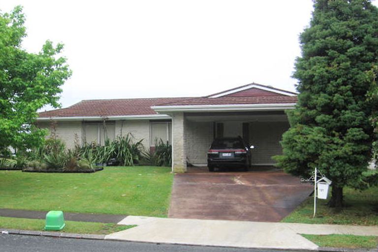Photo of property in 121 Archmillen Avenue, Pakuranga Heights, Auckland, 2010