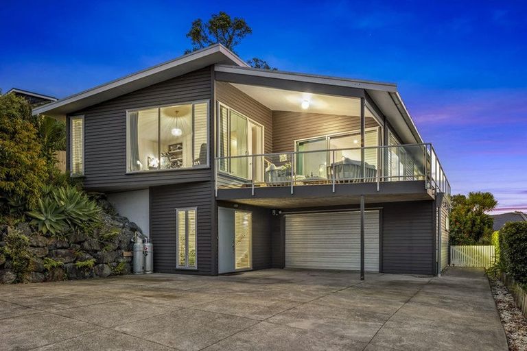 Photo of property in 3 Veronica Close, Red Beach, 0932
