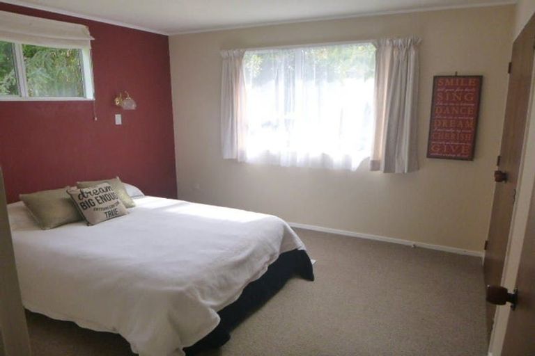 Photo of property in 25 Hartford Crescent, Totara Park, Upper Hutt, 5018