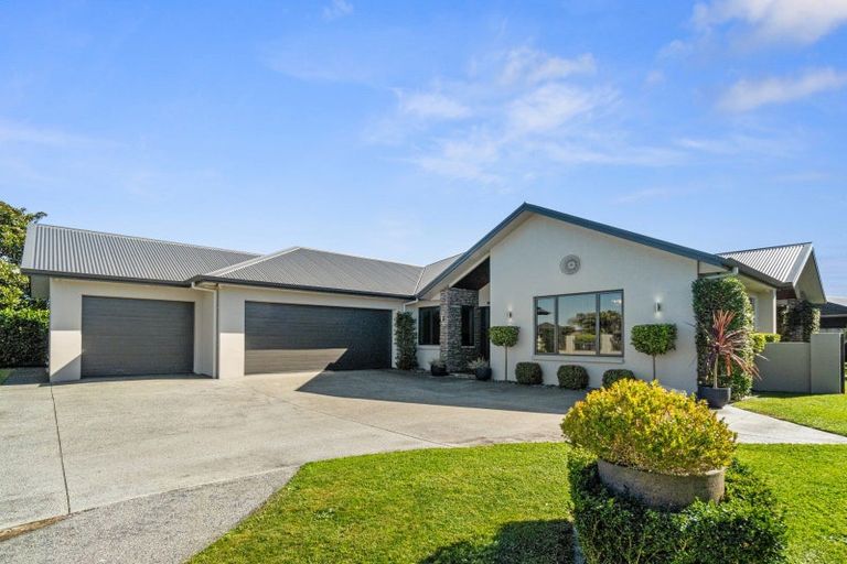 Photo of property in 11 Johnnybro Place, Rototuna North, Hamilton, 3210