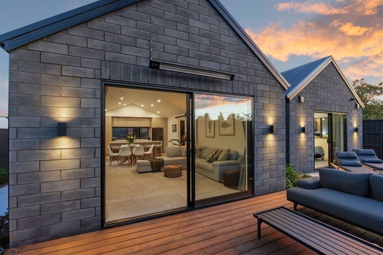 Photo of property in 17 Bethell Close, Rangiora, 7400