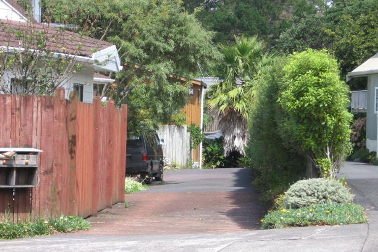 Photo of property in 2/2a Park Rise, Campbells Bay, Auckland, 0630