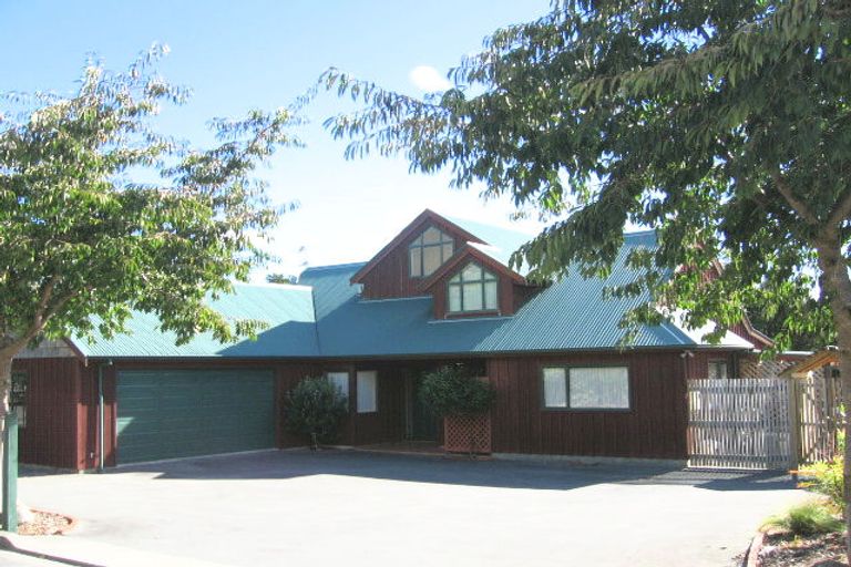 Photo of property in 20 Mccarthy Grove, Clouston Park, Upper Hutt, 5018