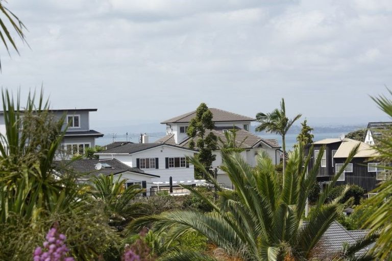 Photo of property in 13/18 Parr Terrace, Castor Bay, Auckland, 0620