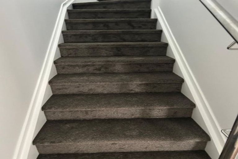 Photo of property in 11/19 Roberts Road, Glenfield, Auckland, 0629