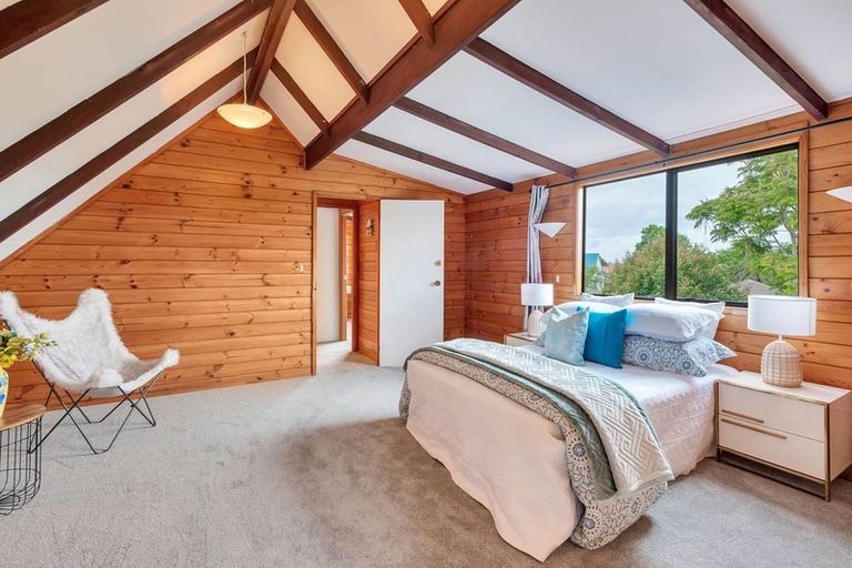 Photo of property in 1/21 Chablis Place, Henderson, Auckland, 0612