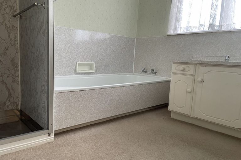 Photo of property in 1/2 Poseidon Place, Half Moon Bay, Auckland, 2012