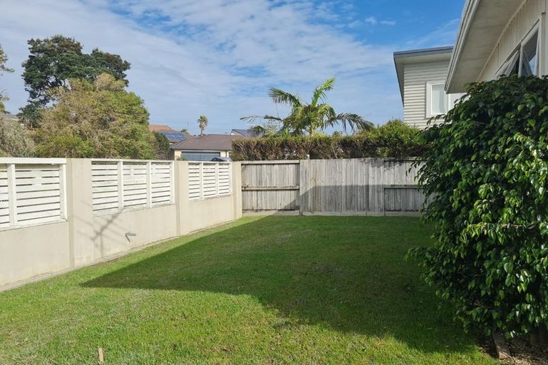 Photo of property in 5 Walton Street, Red Beach, 0932