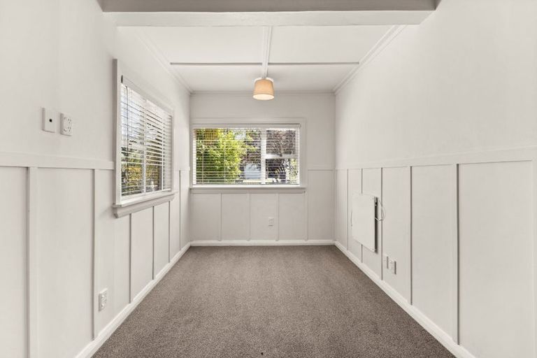 Photo of property in 16 Hammond Road, Taradale, Napier, 4112