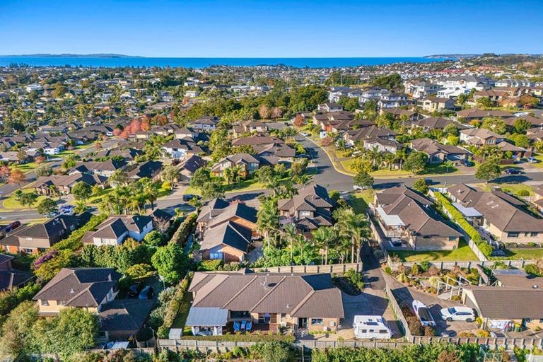 Photo of property in 14 Seamount Drive, Red Beach, 0932