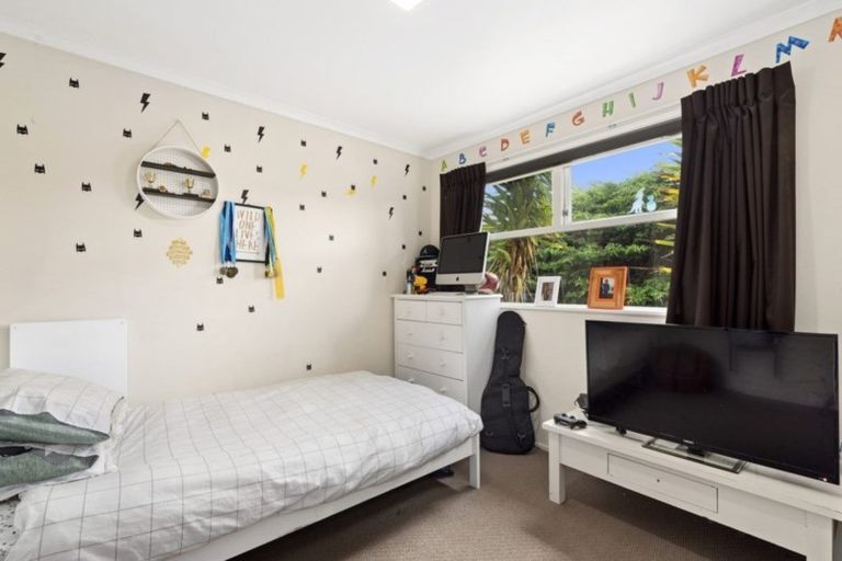 Photo of property in 16 Kintara Drive, Massey, Auckland, 0614