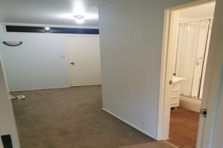 Photo of property in 13 Malters Place, Browns Bay, Auckland, 0630