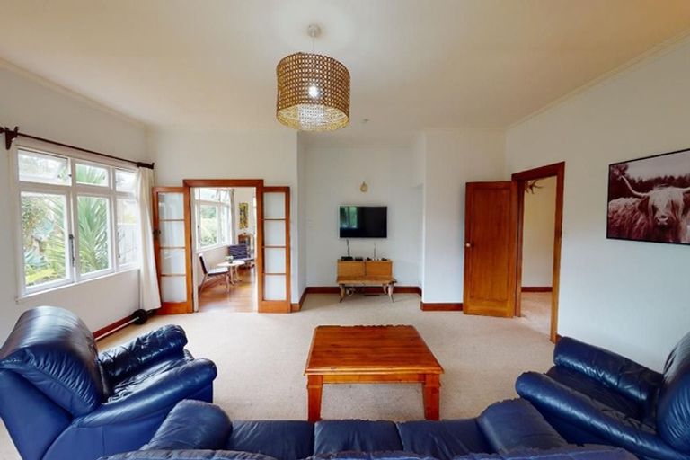 Photo of property in 6 Taranaki Street, Saint Johns Hill, Whanganui, 4501