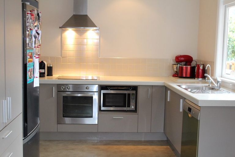 Photo of property in 21 Mexted Terrace, Tawa, Wellington, 5028