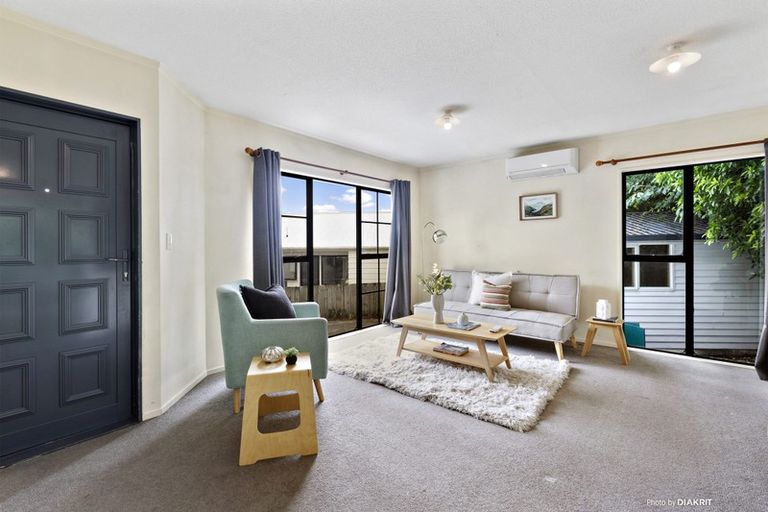 Photo of property in 6 Mayaro Crescent, Grenada Village, Wellington, 6037