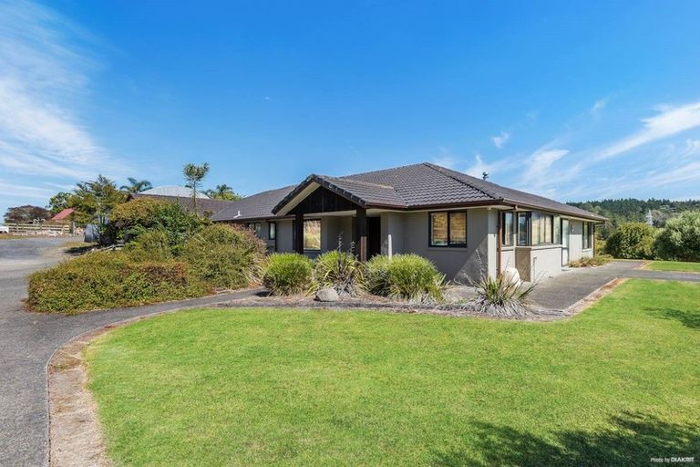 Photo of property in 165a Oraha Road, Kumeu, 0892