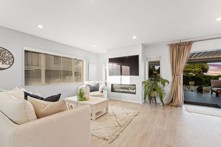 Photo of property in 24 Woodridge Drive, Stanmore Bay, Whangaparaoa, 0932