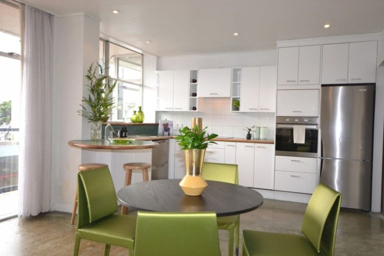 Photo of property in Dorchester Apartments, 144 Oriental Parade, Oriental Bay, Wellington, 6011