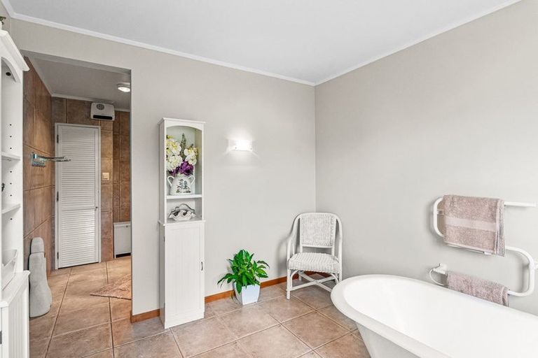 Photo of property in 3 Sharda Grove, Paraparaumu Beach, Paraparaumu, 5032