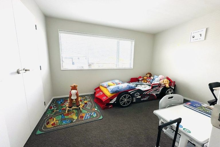 Photo of property in 10/11 Ray Small Drive, Papakura, 2110