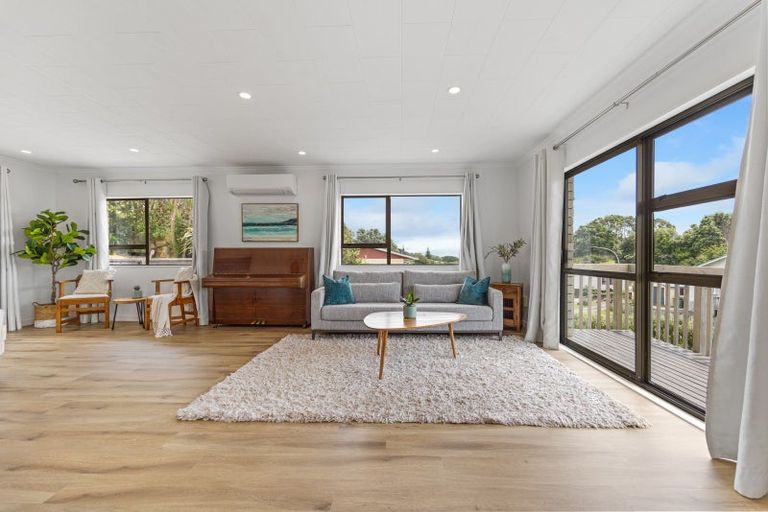 Photo of property in 37 Herekawe Drive, Spotswood, New Plymouth, 4310