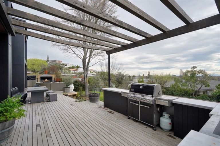 Photo of property in 14a Dyers Pass Road, Cashmere, Christchurch, 8022