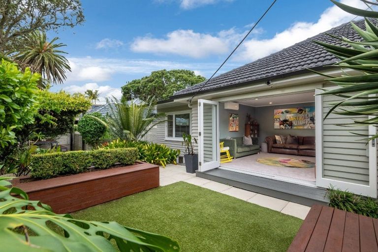 Photo of property in 61 Hanlon Crescent, Narrow Neck, Auckland, 0624